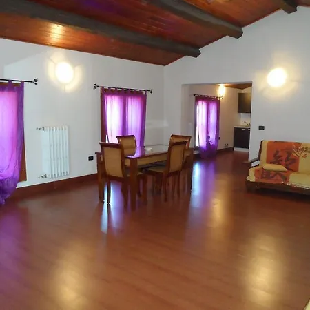 Village イーモラ